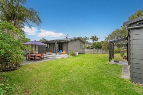 Photo of property in 29 Oyster Drive, Cooks Beach, Whitianga, 3591