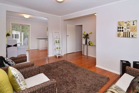 Photo of property in 10 Rollerson Street, Papakura, 2110