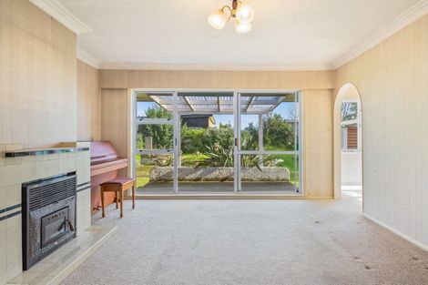 Photo of property in 19 Mahoe Street, Otaki Beach, Otaki, 5512