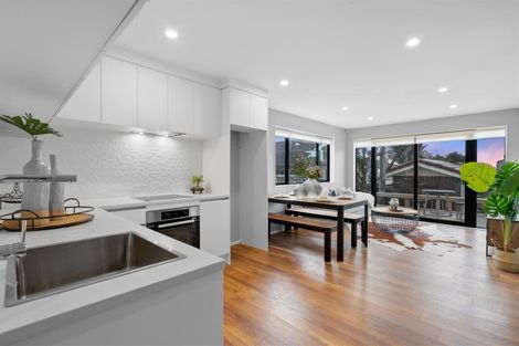 Photo of property in 37 Santa Monica Place, Goodwood Heights, Auckland, 2105