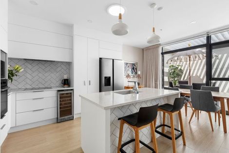 Photo of property in 204/86 Alpha Street, Cambridge, 3434