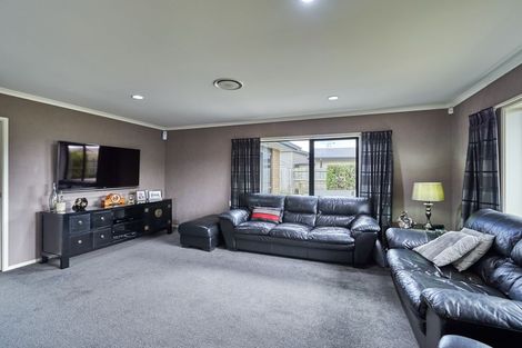 Photo of property in 27 Rodeo Drive, Kelvin Grove, Palmerston North, 4414