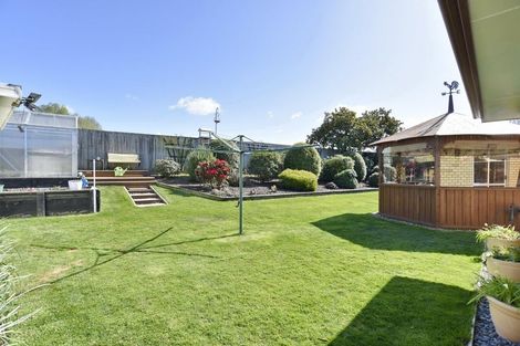 Photo of property in 15 Willowview Drive, Redwood, Christchurch, 8051