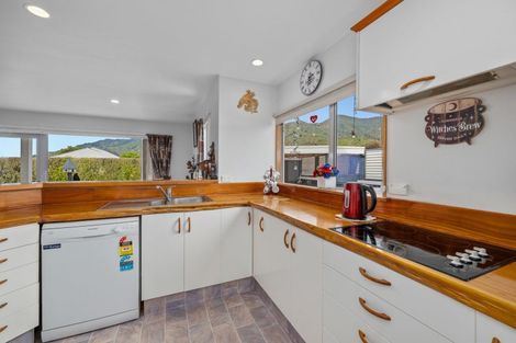 Photo of property in 26 Ranui Street, Waikawa, Picton, 7220