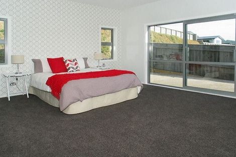 Photo of property in 30 Frances Brown Avenue, Aotea, Porirua, 5024