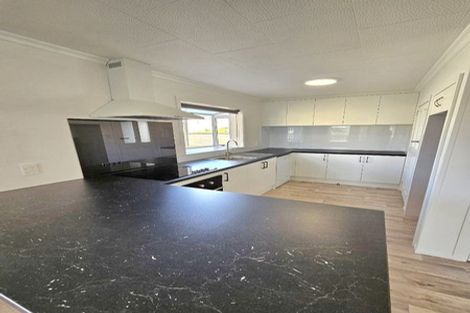 Photo of property in 10 Paritutu Road, Spotswood, New Plymouth, 4310