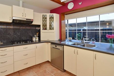 Photo of property in 32 Main North Road, Woodend, 7610