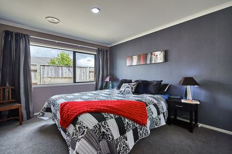 Photo of property in 27 Rodeo Drive, Kelvin Grove, Palmerston North, 4414