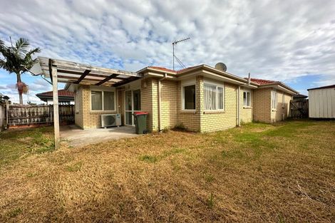 Photo of property in 32 Frank Bunce Grove, Flat Bush, Auckland, 2019