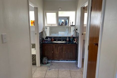 Photo of property in 679 East Coast Road, Browns Bay, Auckland, 0630