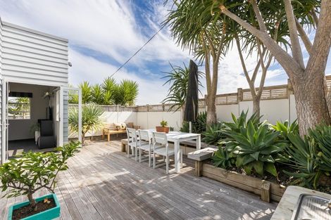 Photo of property in 9b Chilman Street, Strandon, New Plymouth, 4312