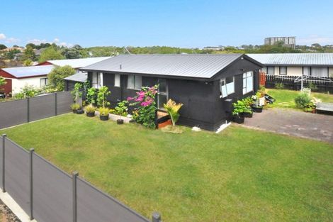 Photo of property in 1/79 Everglade Drive, Goodwood Heights, Auckland, 2105