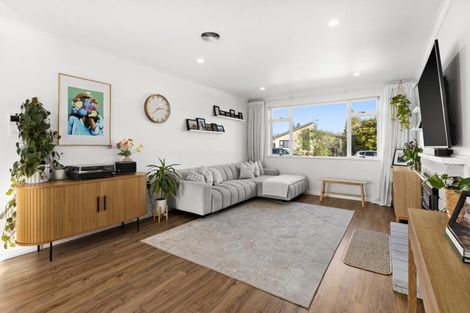 Photo of property in 19 Frickleton Street, Taradale, Napier, 4112