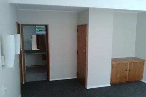 Photo of property in 34 Grove Road, Kelburn, Wellington, 6012