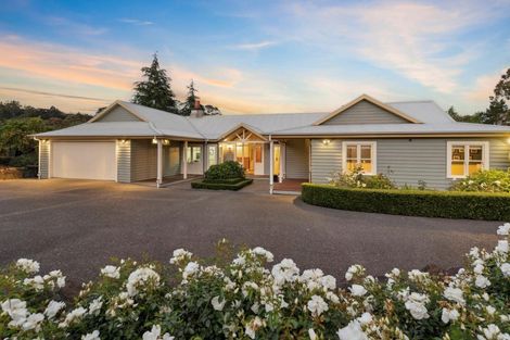 Photo of property in 3 Daphne Harden Lane, Paremoremo, Auckland, 0632