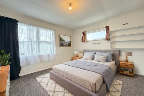 Photo of property in 31 Kahikatea Grove, Paparangi, Wellington, 6037