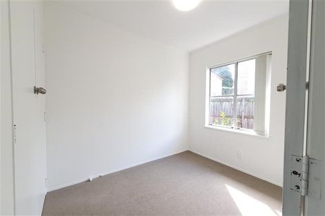 Photo of property in 2/44 Moore Street, Hillcrest, Auckland, 0627