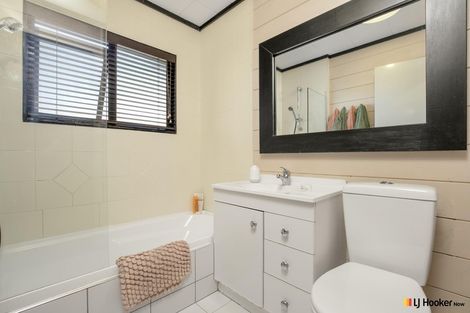 Photo of property in 5 Hadley Wood Drive, Wattle Downs, Auckland, 2103