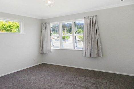 Photo of property in 49 Horoeka Street, Stokes Valley, Lower Hutt, 5019
