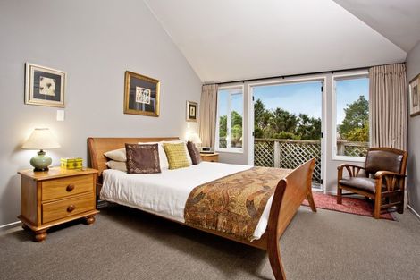 Photo of property in 154 Chelsea View Drive, Chatswood, Auckland, 0626