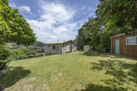 Photo of property in 14 Garden Road, Piha, 0772