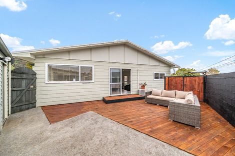 Photo of property in 5 Edelweiss Grove, Timberlea, Upper Hutt, 5018