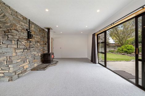 Photo of property in 16 Kuri Place, Wanaka, 9305