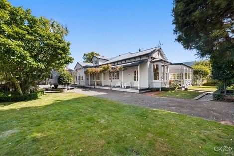 Photo of property in 2 Barton Road, Heretaunga, Upper Hutt, 5018