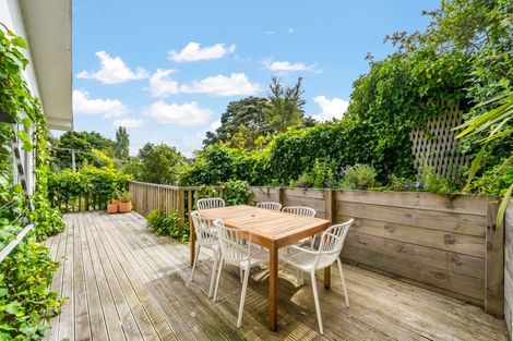 Photo of property in 1a Wyndham Road, Pinehaven, Upper Hutt, 5019