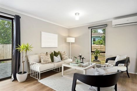 Photo of property in 2/14 Moxham Grove, Massey, Auckland, 0614