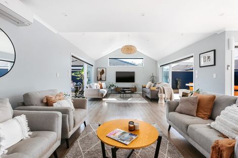 Photo of property in 28 Araroa Place, Papamoa Beach, Papamoa, 3118