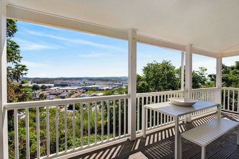 Photo of property in 1 Denholm Road, Hospital Hill, Napier, 4110