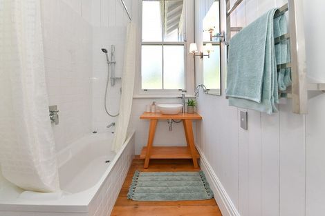 Photo of property in 21 Shine Road, South Head, Helensville, 0874