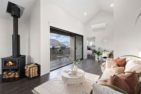 Photo of property in 21 Soudley Court, Jacks Point, Queenstown, 9371