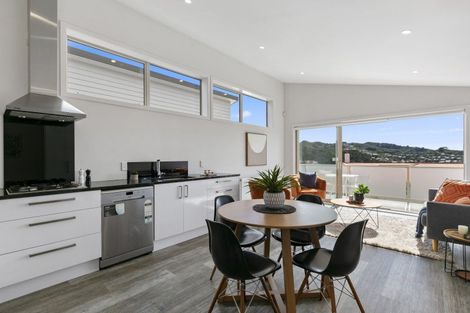 Photo of property in 86a Thurleigh Grove, Karori, Wellington, 6012