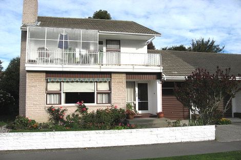 Photo of property in 2/4 Farnham Place, Ilam, Christchurch, 8041