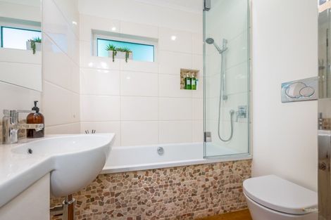 Photo of property in 71 Maungaraki Road, Korokoro, Lower Hutt, 5012