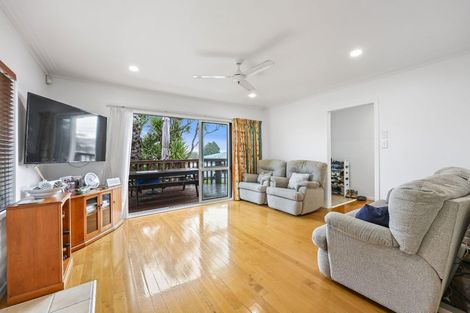 Photo of property in 44 Farquhar Road, Glendene, Auckland, 0602