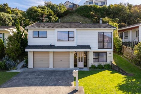 Photo of property in 64 Fyvie Avenue, Tawa, Wellington, 5028