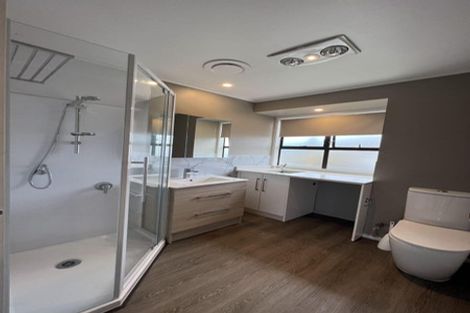 Photo of property in 166 Carlisle Road, Northcross, Auckland, 0632