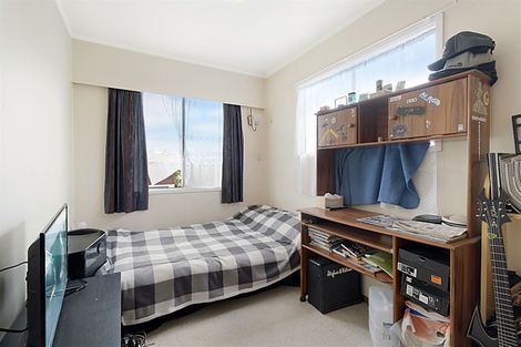 Photo of property in 1/1a Divich Avenue, Te Atatu South, Auckland, 0610