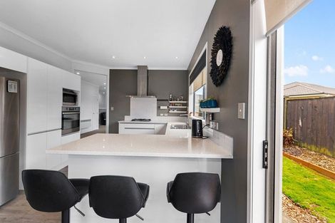 Photo of property in 14 Malbec Place, Huapai, Kumeu, 0810