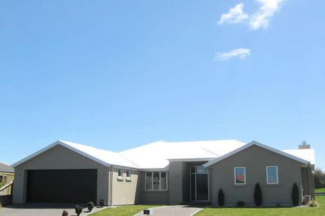 Photo of property in 25 Willowview Drive, Redwood, Christchurch, 8051