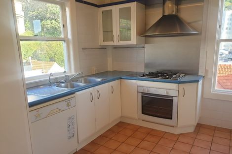 Photo of property in Inverleith Apartments, 5/306 Oriental Parade, Oriental Bay, Wellington, 6011