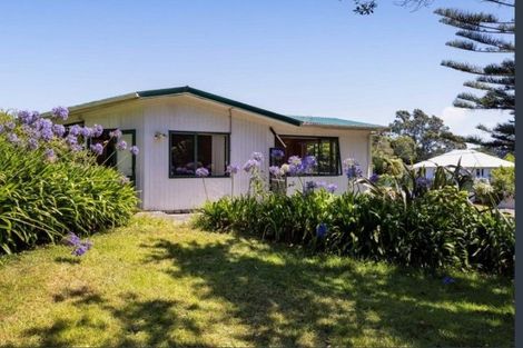 Photo of property in 15 Awanui Street, Merrilands, New Plymouth, 4312