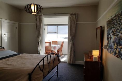 Photo of property in Devonport Apartments, 37/127 Saint Aubyn Street, New Plymouth, 4310