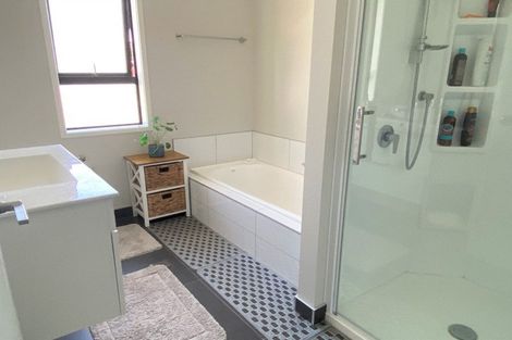 Photo of property in 7 Discovery Place, Marfell, New Plymouth, 4310