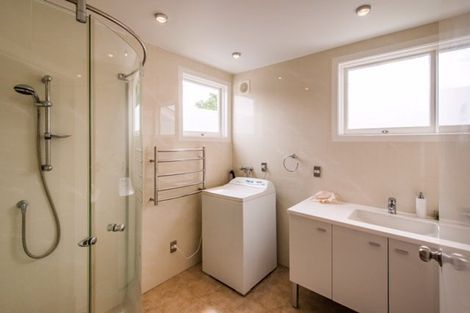 Photo of property in 1/166 Onewa Road, Northcote, Auckland, 0627