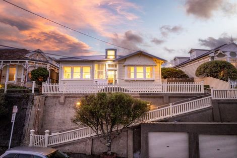 Photo of property in 16 Mariri Road, Kelburn, Wellington, 6012