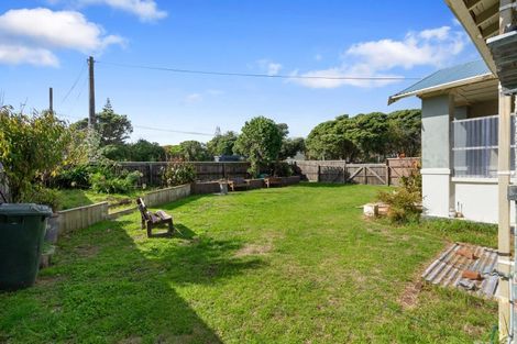 Photo of property in 9 Toi Street, Otaki Beach, Otaki, 5512